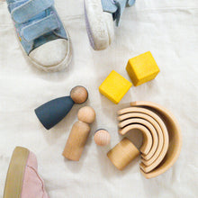 Load image into Gallery viewer, Natural Wooden Peg doll set
