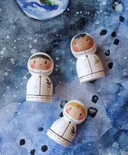 Load image into Gallery viewer, Astronaut Peg dolls
