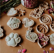 Load image into Gallery viewer, Kinfolk Pantry Mini Cutters