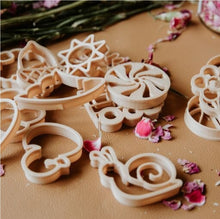 Load image into Gallery viewer, Kinfolk Pantry Mini Cutters